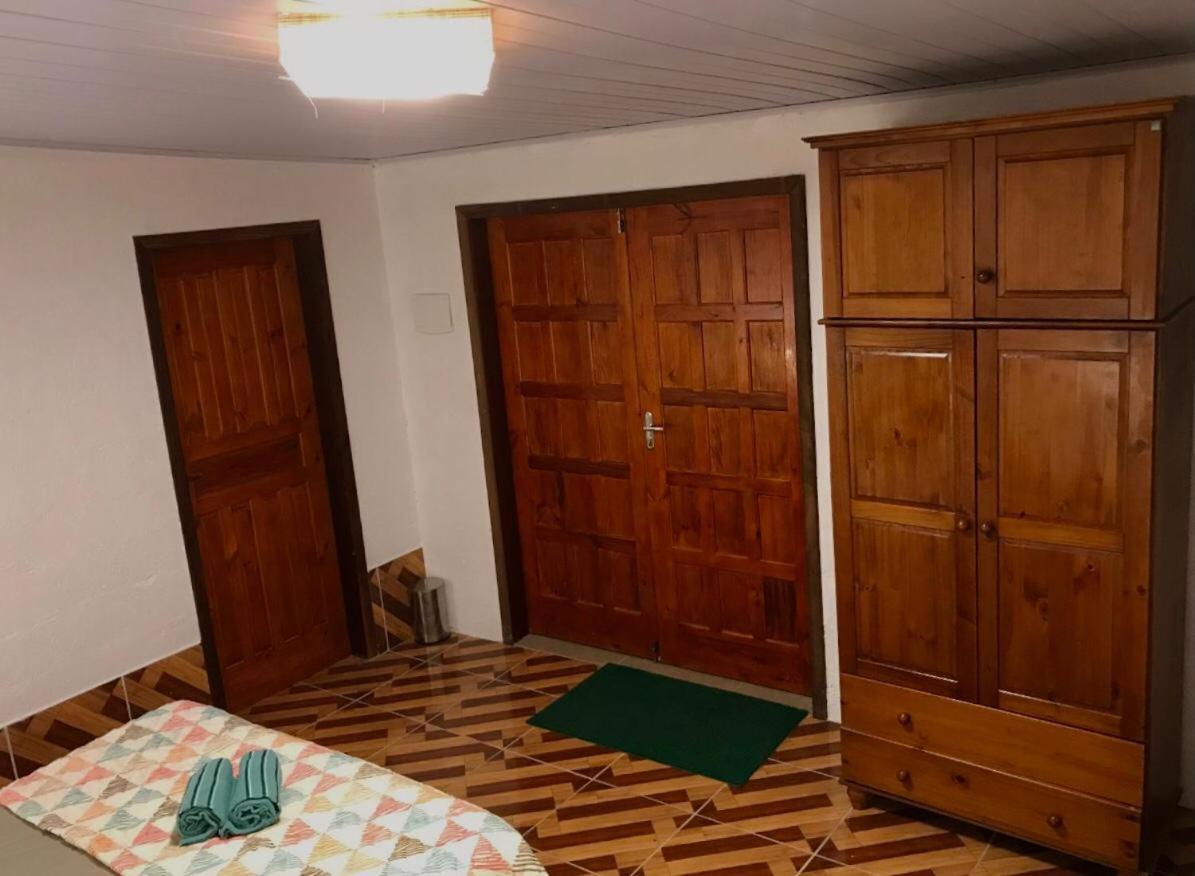 Casa A Beira Do Rio Jaguareguava Na Mata Atlantica Em Bertioga Sp Villa Luaran gambar