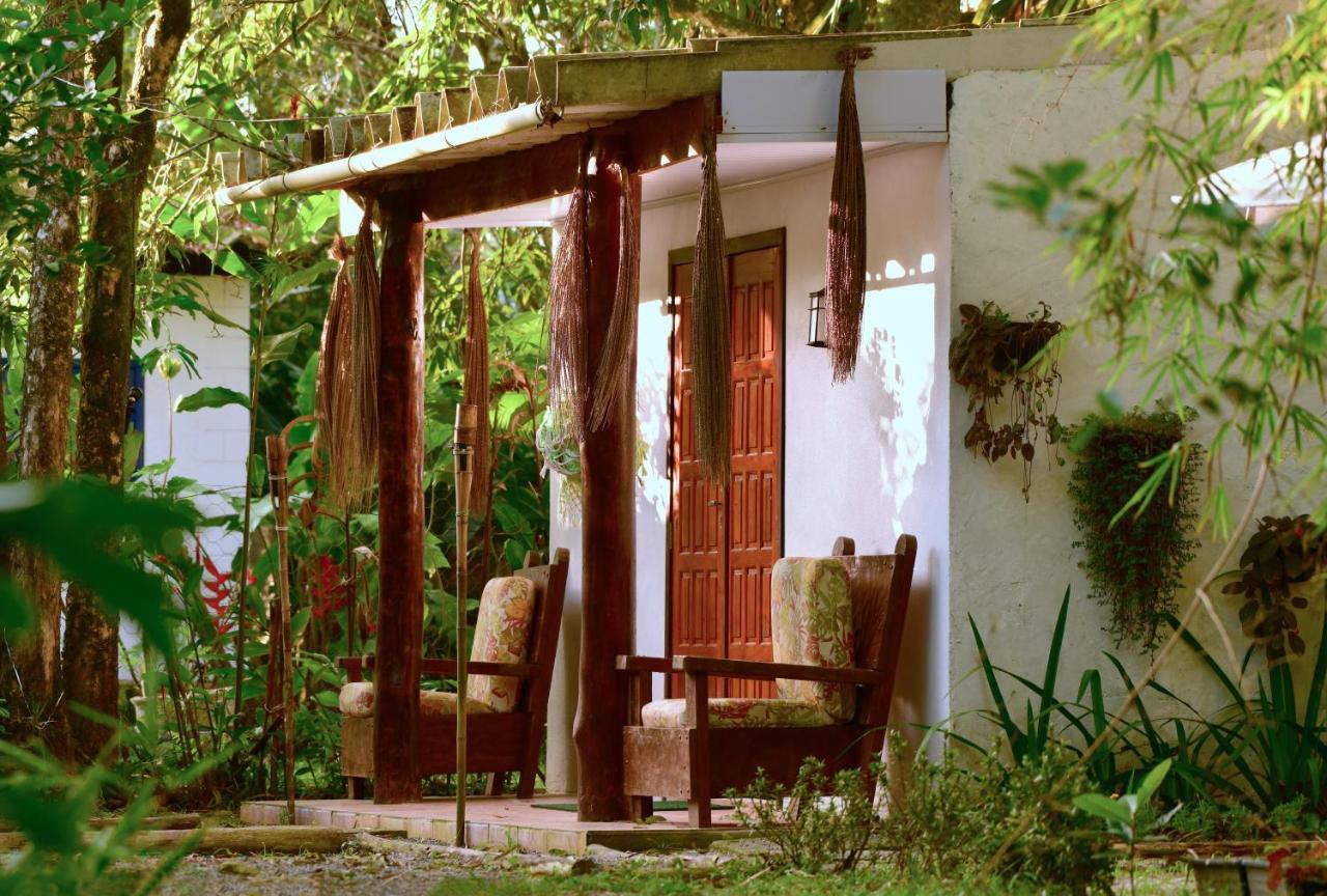 Casa A Beira Do Rio Jaguareguava Na Mata Atlantica Em Bertioga Sp Villa Luaran gambar