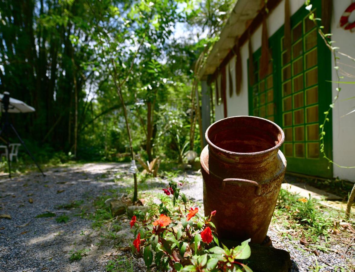 Casa A Beira Do Rio Jaguareguava Na Mata Atlantica Em Bertioga Sp Villa Luaran gambar